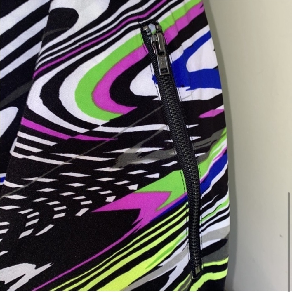 4/$20✨Fabletics Multicolor Striped Skorts - Picture 7 of 9